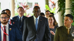 Image for US and China Defense Chiefs Meet Despite Rising Tensions